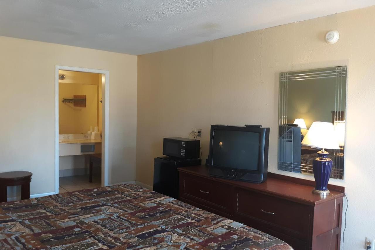 Rest Inn - Extended Stay, I-40 Airport, Wedding & Event Center 애머릴로 외부 사진