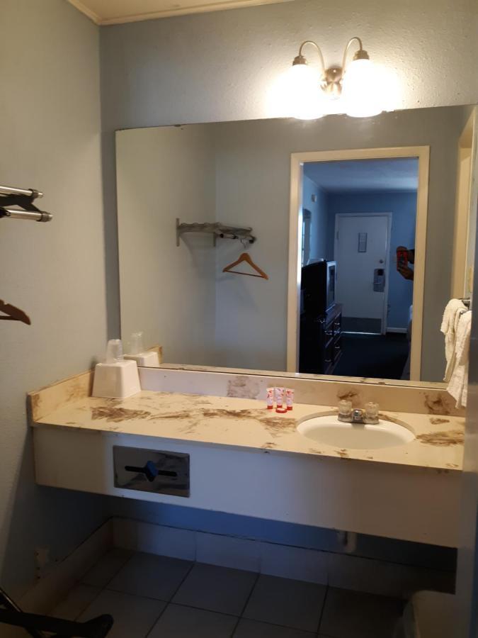 Rest Inn - Extended Stay, I-40 Airport, Wedding & Event Center 애머릴로 외부 사진
