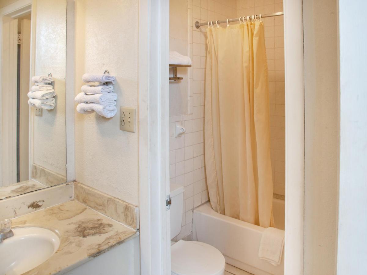 Rest Inn - Extended Stay, I-40 Airport, Wedding & Event Center 애머릴로 외부 사진