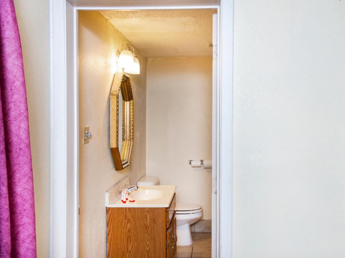 Rest Inn - Extended Stay, I-40 Airport, Wedding & Event Center 애머릴로 외부 사진